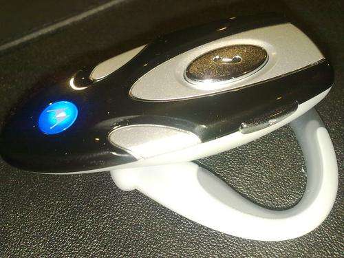 Original Motorola Bluetooth headset compatible with any bluetooth handset