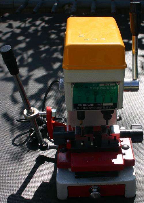 Key Cutting Machine!! - Electric - New!!