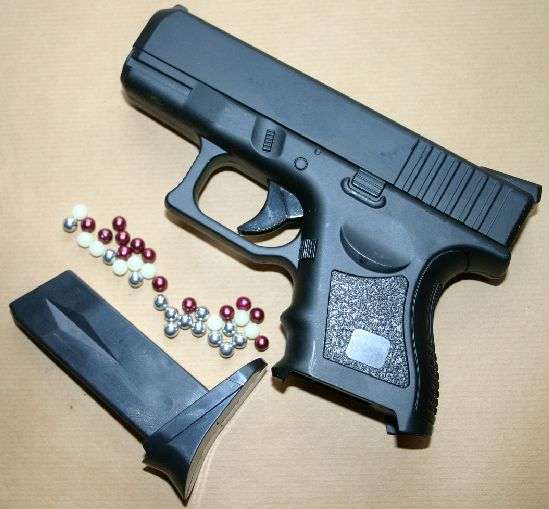 G26 - BB Metal Pistol!! Shoots BB!! Paint Ball!! Metal Ball!! Included Gun CD!!