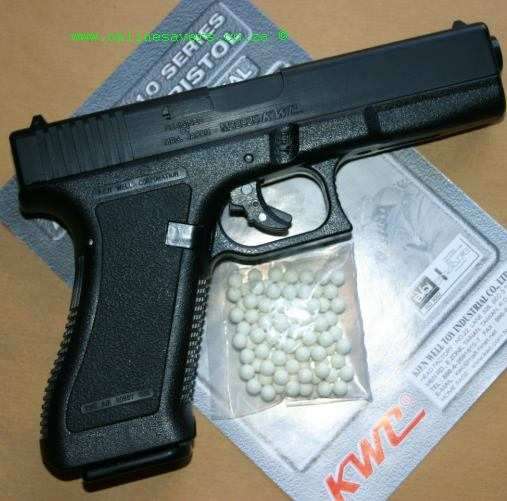 KWC - Glock17 - BB Pistol!! Shoots BB!! Paint Ball!! Metal Ball!! Included Gun CD!!