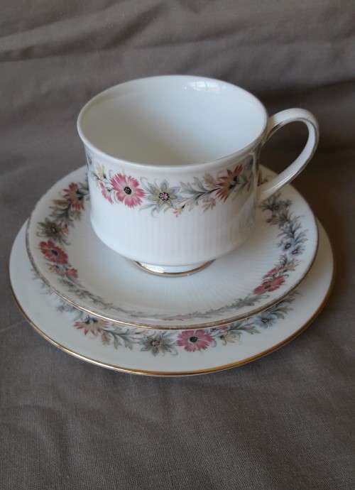 Paragon Belinda Trio (c)