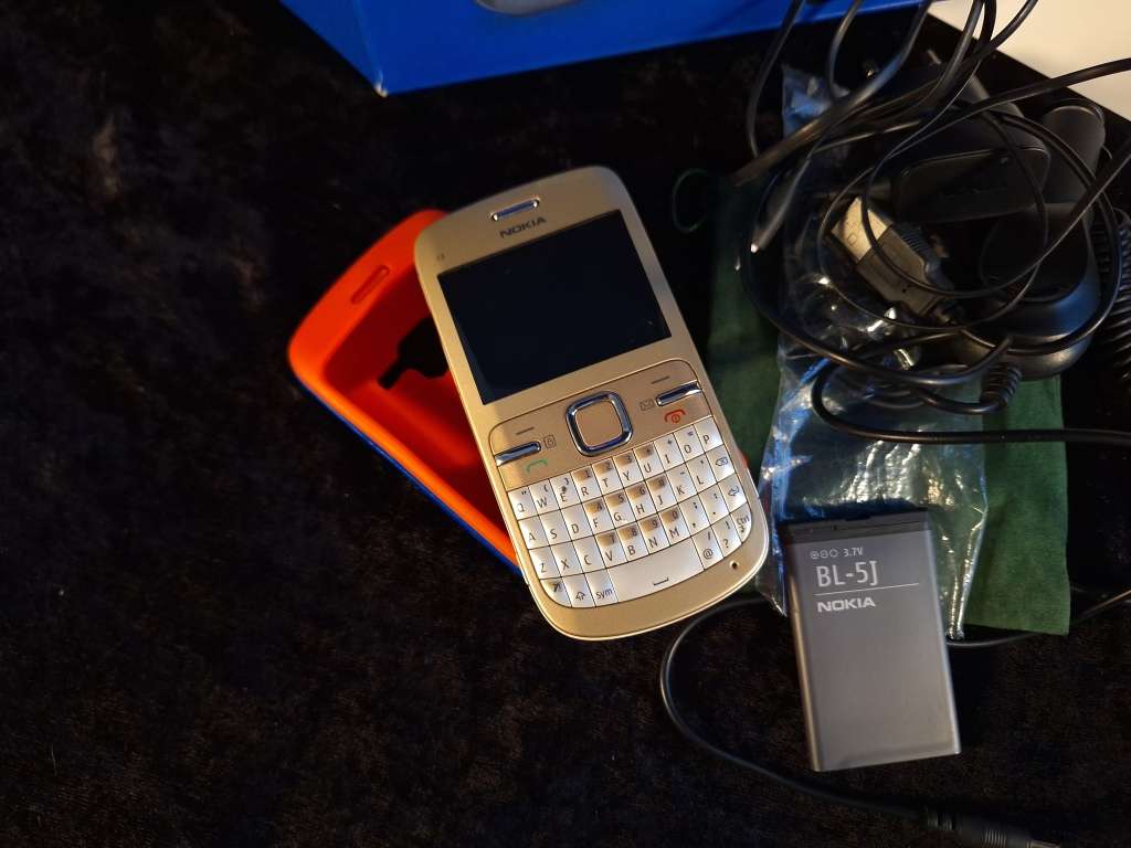 Old Nokia C3 Cell phone