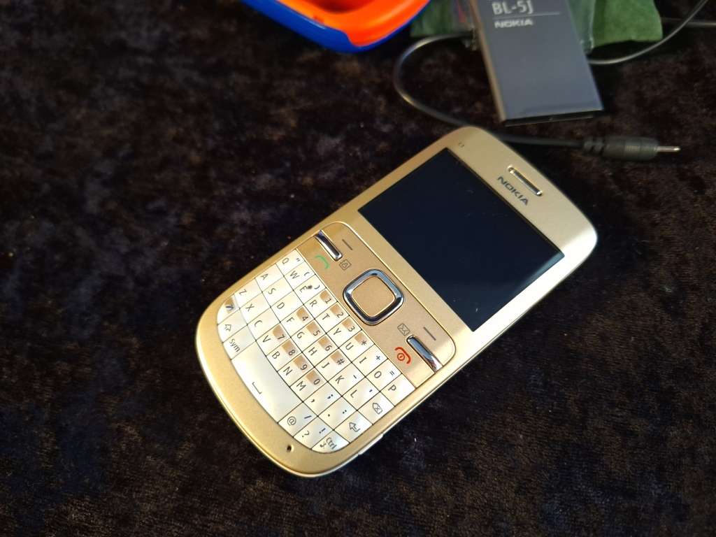 Old Nokia C3 Cell phone