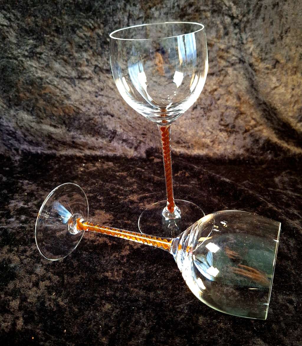 Stunning Set of 2 HR Crystal Red Wine Glasses