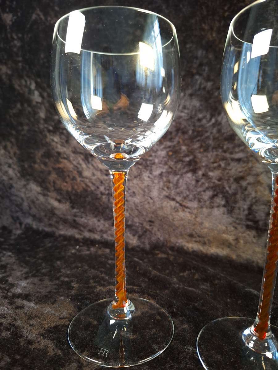 Stunning Set of 2 HR Crystal Red Wine Glasses