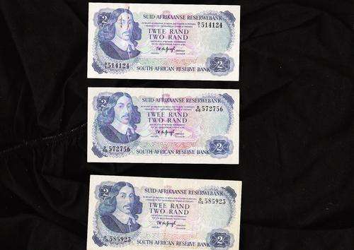 Old R2 notes in very good condition