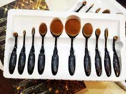 Foundation oval brush set - (10 BRUSHES IN SET)