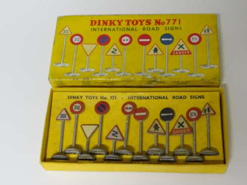 Dinky 771 International Road signs