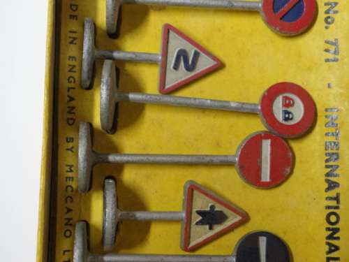 Dinky 771 International Road signs