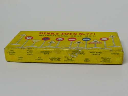 Dinky 771 International Road signs