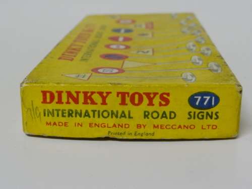 Dinky 771 International Road signs