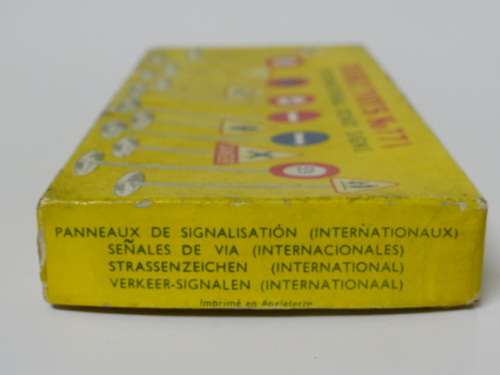 Dinky 771 International Road signs