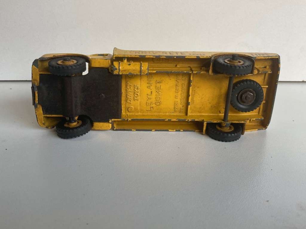 Dinky 419 Leyland Comet cement truck
