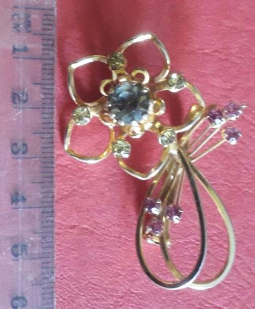 Lovely brass plated Vintage brooch - see notes below on condition of brooch