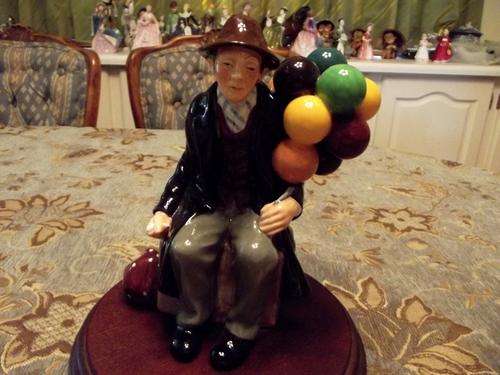 Royal Doulton Balloon Man Figurine.In immaculate condition. Made in England.HN1954.