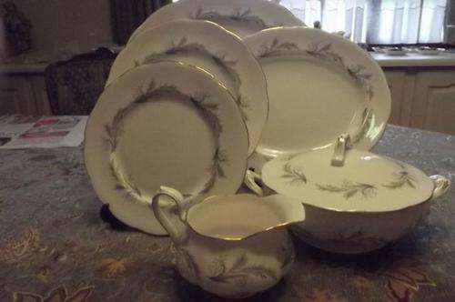 Royal Albert Rendz Vous Dinner service