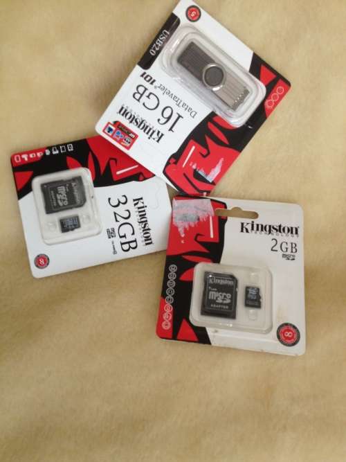 32GB + 2GB Memory card and 16 GB usb Flashdrive - All for 1 Bid.