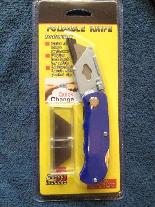 Foldable Carpet Knife with 4 extra blades