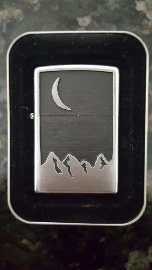 Original 2000 Marlboro Zippo Lighter Moon Over Mountains Street Chrome New in Box