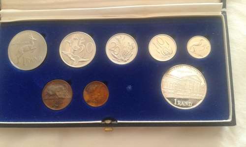 1985 PROOF SET WITH  TWO R1 SILVER COINS  ----NO GOLD