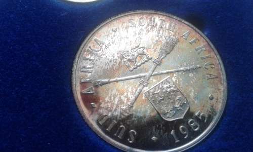 1985 PROOF SET WITH  TWO R1 SILVER COINS  ----NO GOLD