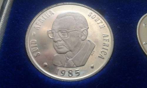 1985 PROOF SET WITH  TWO R1 SILVER COINS  ----NO GOLD