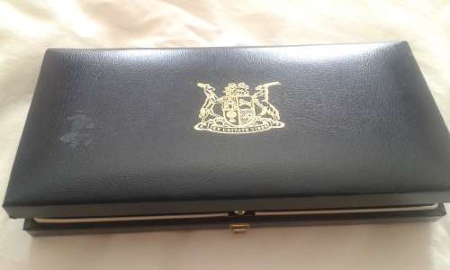 1985 PROOF SET WITH  TWO R1 SILVER COINS  ----NO GOLD