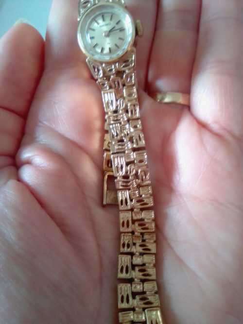 VINTAGE SEIKO LADIES DRESS  WATCH  (GOLD PLATED) WORKING CONDITION