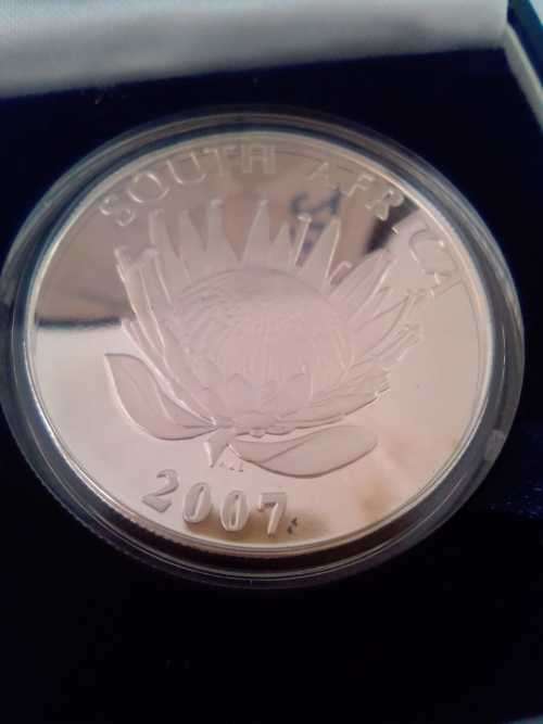 Silver Low start:   2007 F.W. DE KLERK STERLING SILVER PROOF COIN IN  SA MINT BOX WITH CERTIFICATE