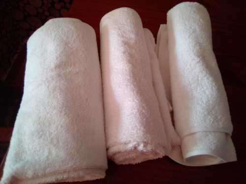 BATH TOWELS WHITE - Bid per towel