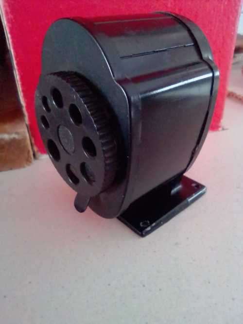 PENCIL SHARPENER - DESKTOP UNIT- MANUAL OPERATION
