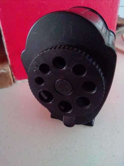 PENCIL SHARPENER - DESKTOP UNIT- MANUAL OPERATION