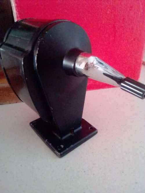 PENCIL SHARPENER - DESKTOP UNIT- MANUAL OPERATION