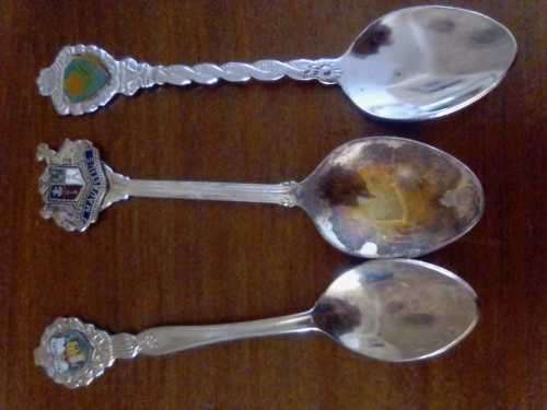VINTAGE COLLECTABLE SOUVENIR SPOONS ( 3 SPOONS)