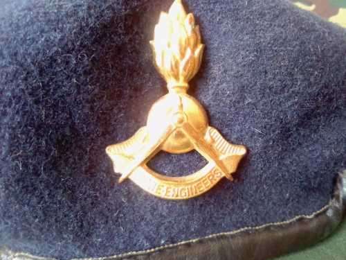SADF/ SA ARMY  ENGINEERS CORPS  BERET WITH GILDING METAL  CAP BADGE (1959-1970)- RARE