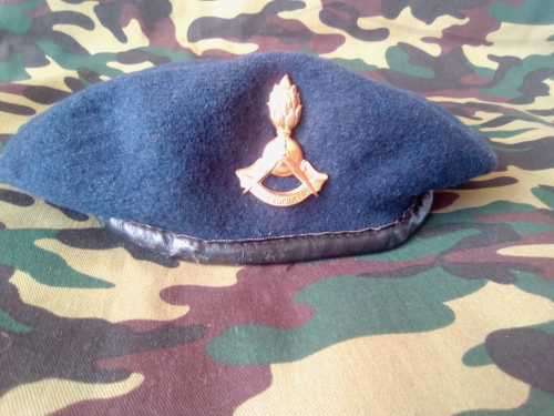 SADF/ SA ARMY  ENGINEERS CORPS  BERET WITH GILDING METAL  CAP BADGE (1959-1970)- RARE