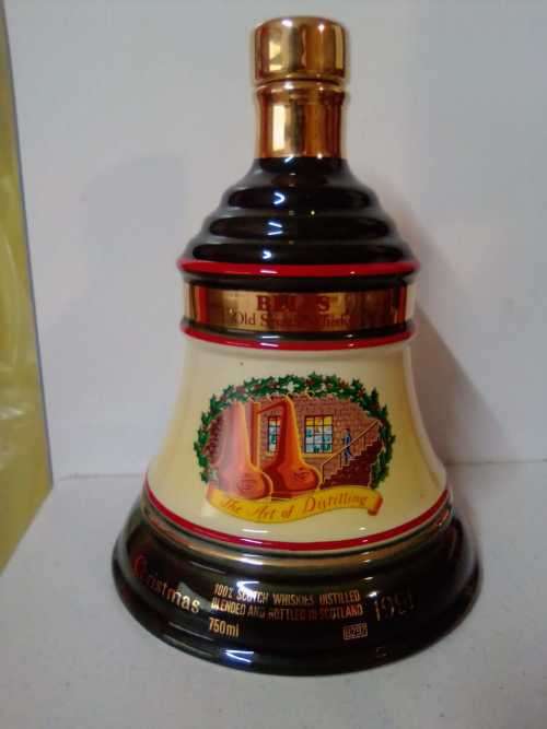 BELL`S DECANTER(collectors piece) - CHRISTMAS SELECTION