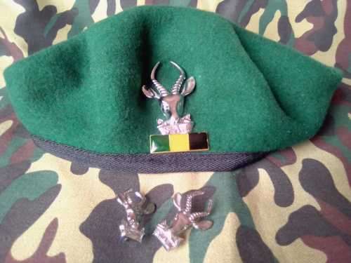 SADF INFANTRY BERET FULL  ##PLUS SET OF INFANTRY COLLAR BADGES
