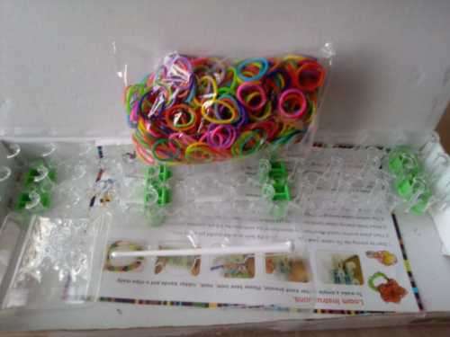 BRACELET MAKING KIT (LOOM BAND KIT ) AGES 6+ - ENCOURAGE CREATIVITY IN CHILDREN##low start- bid /set