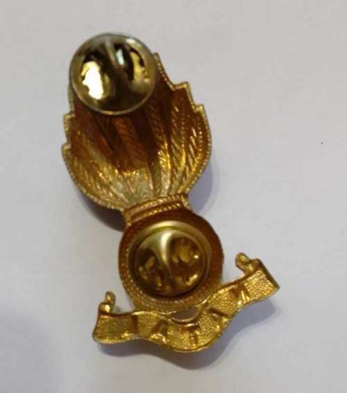 SADF - SA ARMY NATAL FIELD ARTILLERY BERET BADGE - BRONZE (RARE)