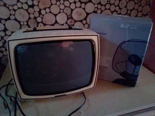CLASSICAL VINTAGE  TV - SMALL - BLACK & WHITE (working) - WITH ADDITIONAL AERIAL -