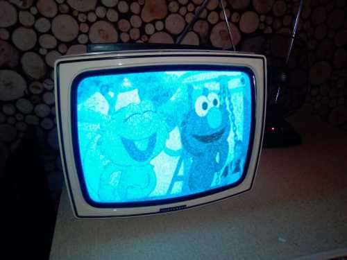 CLASSICAL VINTAGE  TV - SMALL - BLACK & WHITE (working) - WITH ADDITIONAL AERIAL -