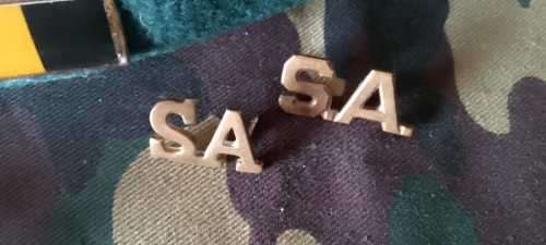 SADF INFANTRY BERET FULL  ##PLUS SET OF INFANTRY COLLAR BADGES & SA TITLE BADGES- ALL PINS