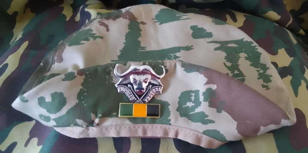 SADF / SA ARMY 32 BATTALION BERET (INCL. CAP BADGE & BALKIE)