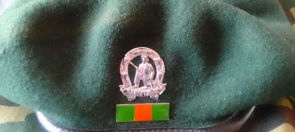 SADF/ SA ARMY COMMANDO BERET (FULL)  INCL. CAP BADGE & BALKIE - INCL. SET OF COLLAR SET