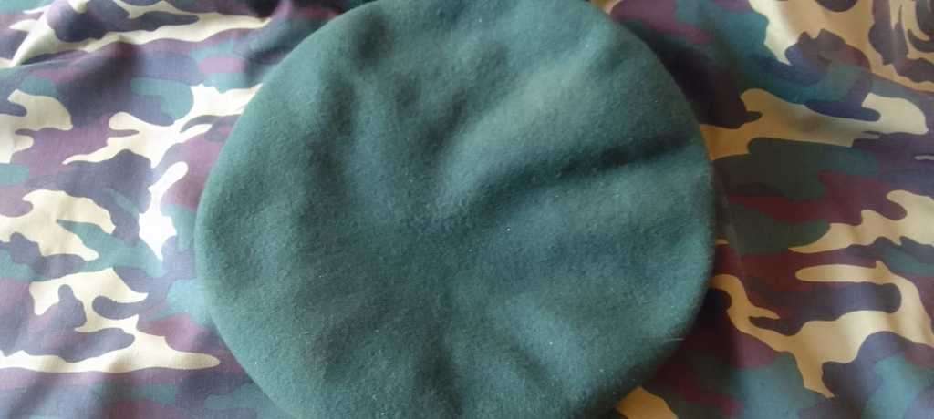 SADF/ SA ARMY COMMANDO BERET (FULL)  INCL. CAP BADGE & BALKIE - INCL. SET OF COLLAR SET