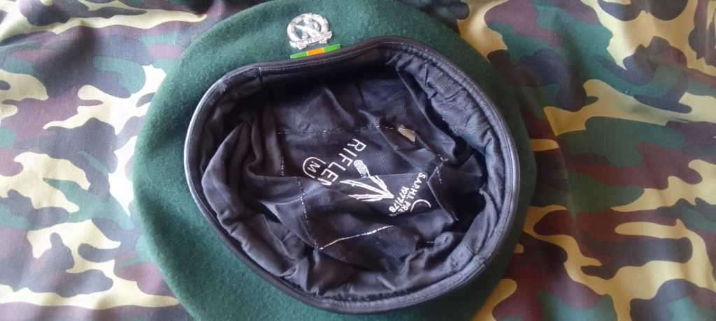 SADF/ SA ARMY COMMANDO BERET (FULL)  INCL. CAP BADGE & BALKIE - INCL. SET OF COLLAR SET