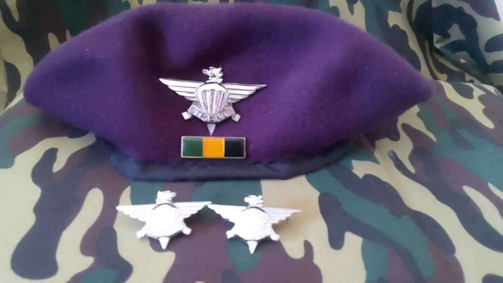 SADF 3 PARACHUTE BERET (FULL) WITH BADGE AND BALKIE ***INCL. SET OF 3 PARA COLLAR BADGES