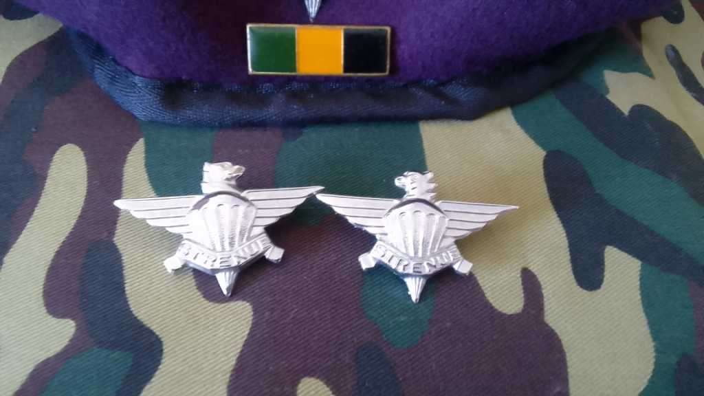 SADF 3 PARACHUTE BERET (FULL) WITH BADGE AND BALKIE ***INCL. SET OF 3 PARA COLLAR BADGES