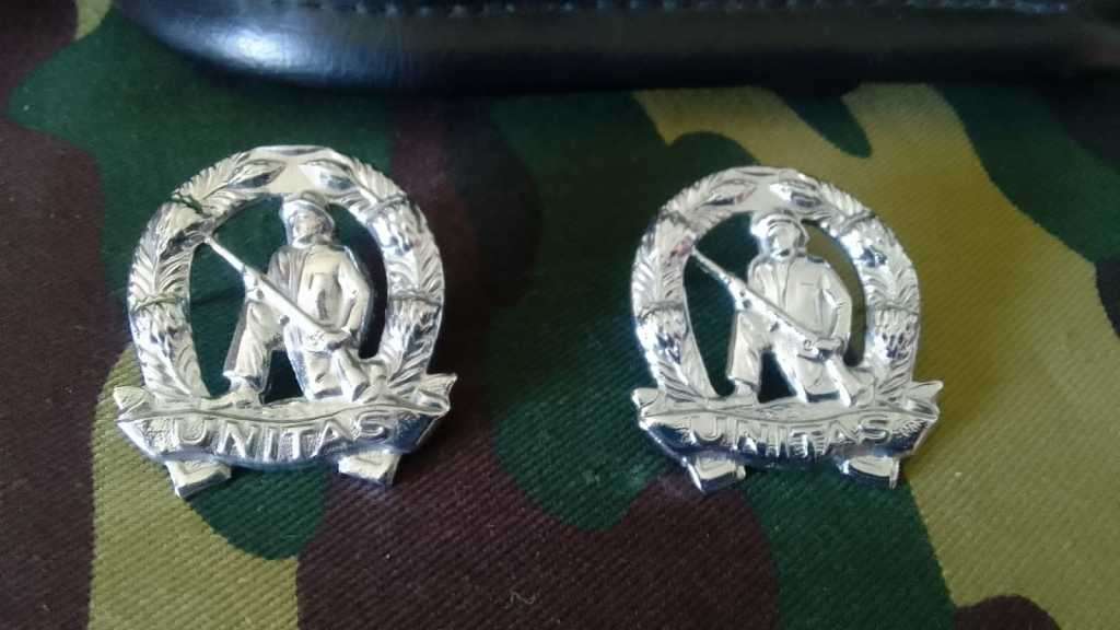 SADF/ SA ARMY COMMANDO BERET (FULL)  INCL. CAP BADGE & BALKIE - INCL. SET OF COLLAR SET